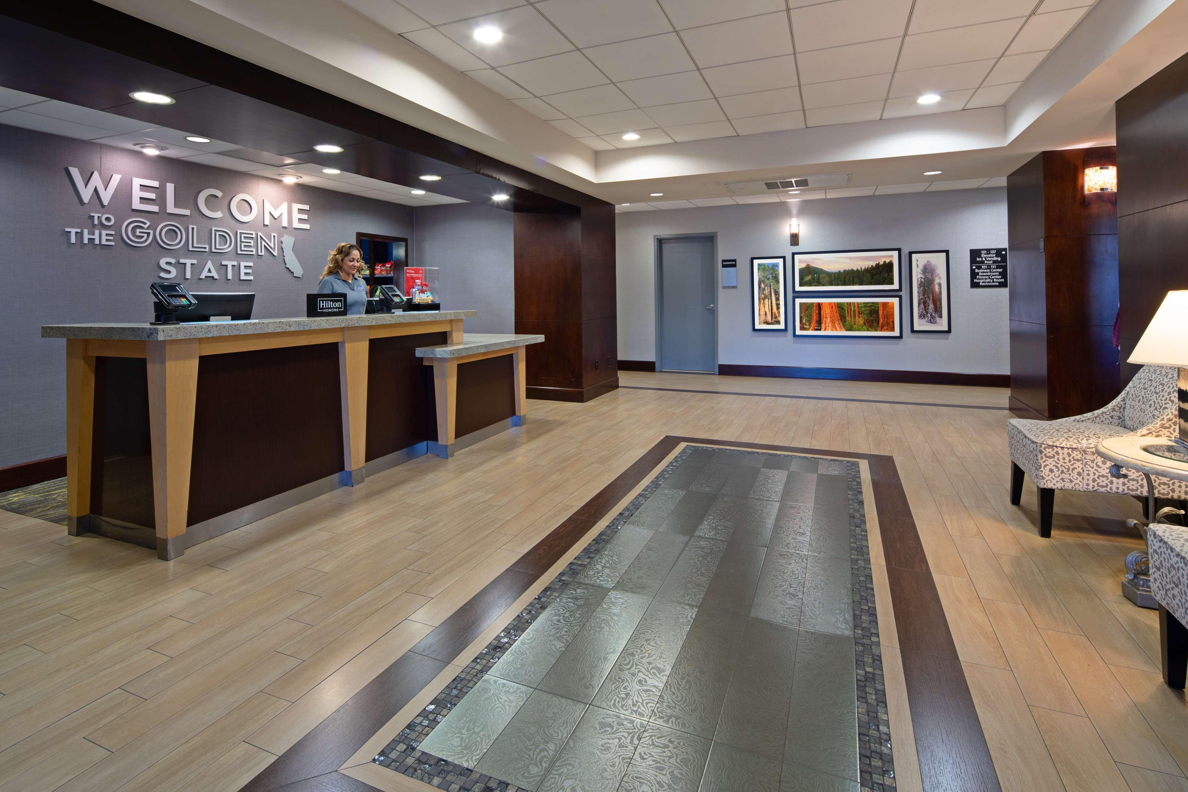 Hampton Inn Visalia Eksteriør billede